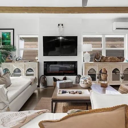Stunning, Modern And Quiet Beach House
